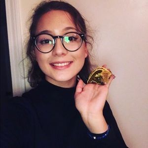 Meet your Posher, Adriana